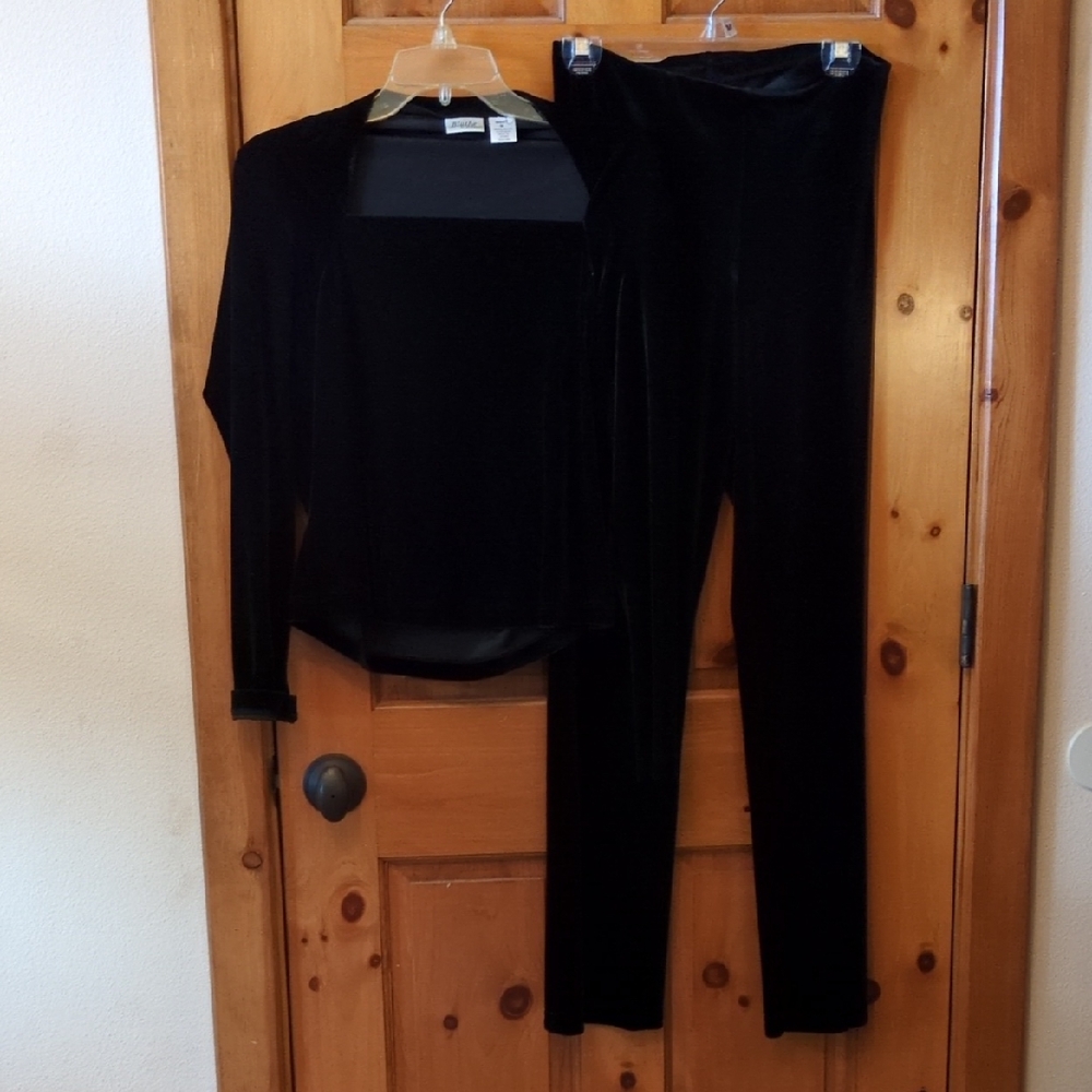 Elegant Black velvet Women's Pantsuit Set
